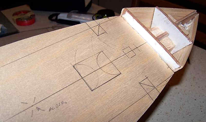 Partendo dagli spilli si tracciano le linee che demarcano le principali sovrastrutture del ponte.