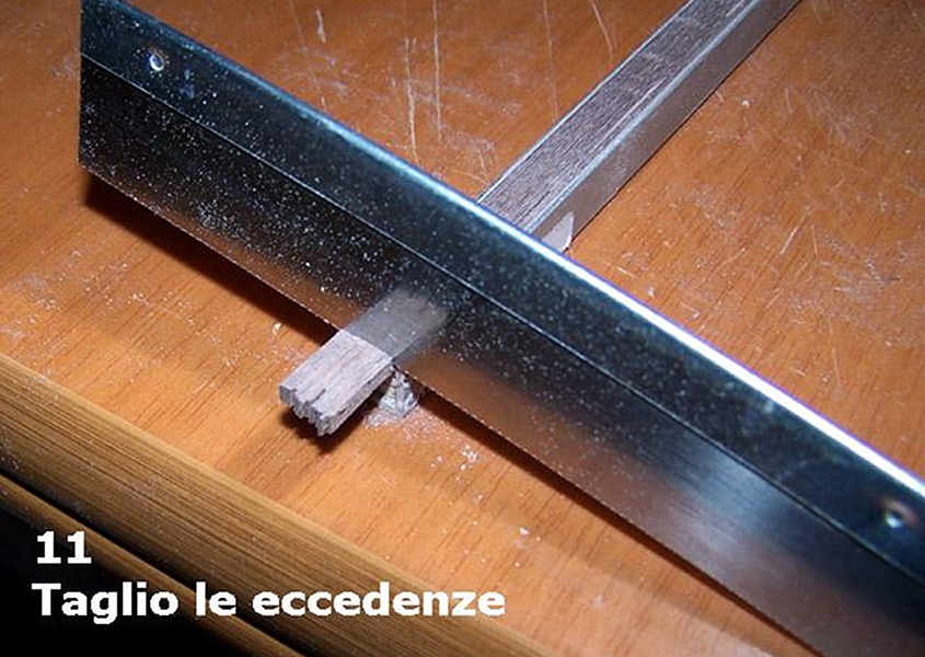 La parte dei listelli eccedente la dima di rastrematura deve essere tagliata con un seghetto a denti fitti