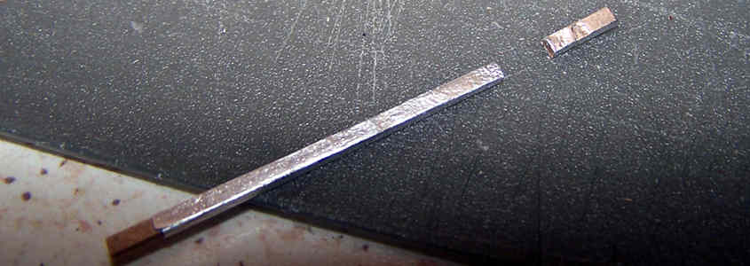 Taglio uno spezzone per realizzare la soglia in alluminio.